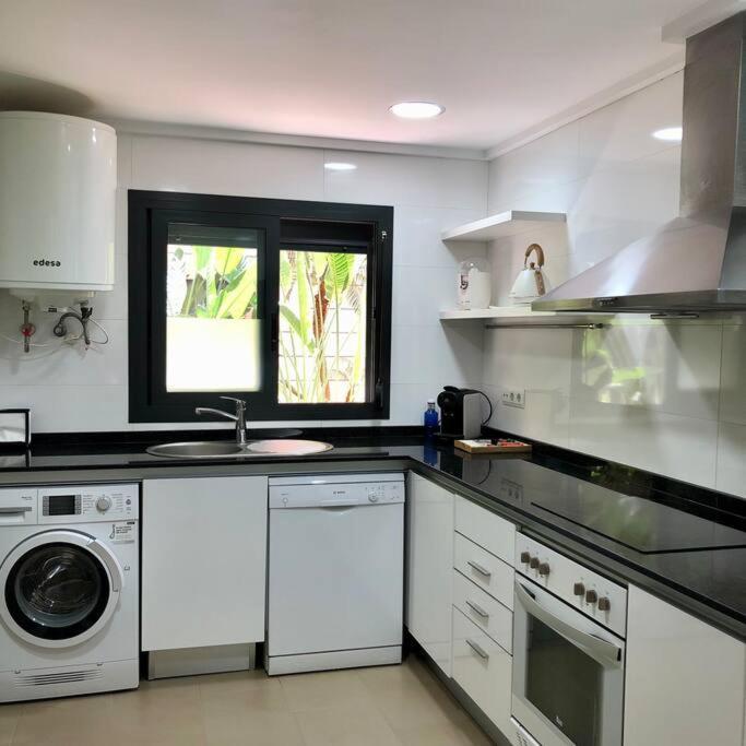 Hogar Brisa De Marinas Acogedor Con Amplia Terraza Y Acceso Directo A Piscinas-comfortable With Spacious Terrace And Direct Pool Access Apartamento